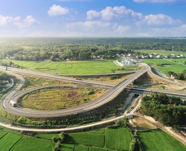 Cung cấp vật liệu xây dựng cho tuyến đường cao tốc Đà Nẵng – Quảng Ngãi