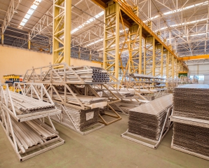 Vận chuyển thiết bị công trình – Dự án khu công nghiệp Hòa Nhơn